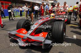 13.05.2007 Barcelona, Spain,  Lewis Hamilton (GBR), McLaren Mercedes, MP4-22 - Formula 1 World Championship, Rd 4, Spanish Grand Prix, Sunday Pre-Race Grid