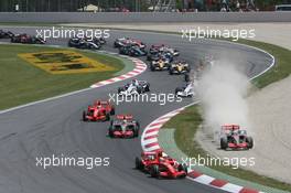 13.05.2007 Barcelona, Spain,  Start, Felipe Massa (BRA), Scuderia Ferrari, F2007, Fernando Alonso (ESP), McLaren Mercedes, MP4-22, Lewis Hamilton (GBR), McLaren Mercedes, MP4-22, Kimi Raikkonen (FIN), Räikkönen, Scuderia Ferrari, F2007 - Formula 1 World Championship, Rd 4, Spanish Grand Prix, Sunday Race