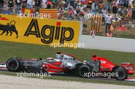 13.05.2007 Barcelona, Spain,  Fernando Alonso (ESP), McLaren Mercedes, MP4-22 and Felipe Massa (BRA), Scuderia Ferrari, F2007, come together at Turn 1 - Formula 1 World Championship, Rd 4, Spanish Grand Prix, Sunday Race