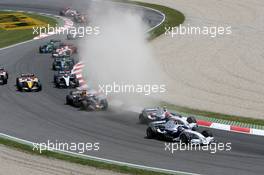 13.05.2007 Barcelona, Spain,  Robert Kubica (POL), BMW Sauber F1 Team, F1.07, Nick Heidfeld (GER), BMW Sauber F1 Team, F1.07 - Formula 1 World Championship, Rd 4, Spanish Grand Prix, Sunday Race