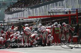 13.05.2007 Barcelona, Spain,  Ralf Schumacher (GER), Toyota Racing, TF107 pit stop - Formula 1 World Championship, Rd 4, Spanish Grand Prix, Sunday Race