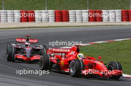 13.05.2007 Barcelona, Spain,  Felipe Massa (BRA), Scuderia Ferrari, F2007 and Fernando Alonso (ESP), McLaren Mercedes, MP4-22 - Formula 1 World Championship, Rd 4, Spanish Grand Prix, Sunday Race