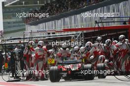 13.05.2007 Barcelona, Spain,  Ralf Schumacher (GER), Toyota Racing, TF107 pit stop - Formula 1 World Championship, Rd 4, Spanish Grand Prix, Sunday Race