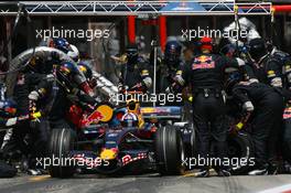 13.05.2007 Barcelona, Spain,  David Coulthard (GBR), Red Bull Racing, RB3 pit stop - Formula 1 World Championship, Rd 4, Spanish Grand Prix, Sunday Race