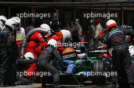 13.05.2007 Barcelona, Spain,  Jenson Button (GBR), Honda Racing F1 Team, RA107 pit stop - Formula 1 World Championship, Rd 4, Spanish Grand Prix, Sunday Race