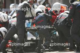 13.05.2007 Barcelona, Spain,  Jenson Button (GBR), Honda Racing F1 Team, RA107 pit stop - Formula 1 World Championship, Rd 4, Spanish Grand Prix, Sunday Race