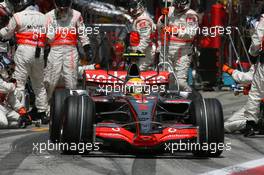 13.05.2007 Barcelona, Spain,  Lewis Hamilton (GBR), McLaren Mercedes, MP4-22 pit stop - Formula 1 World Championship, Rd 4, Spanish Grand Prix, Sunday Race