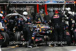 13.05.2007 Barcelona, Spain,  David Coulthard (GBR), Red Bull Racing, RB3 pit stop - Formula 1 World Championship, Rd 4, Spanish Grand Prix, Sunday Race