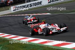 13.05.2007 Barcelona, Spain,  Anthony Davidson (GBR), Super Aguri F1 Team, SA07, Jarno Trulli (ITA), Toyota Racing, TF107 - Formula 1 World Championship, Rd 4, Spanish Grand Prix, Sunday Race