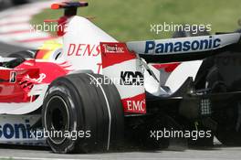 13.05.2007 Barcelona, Spain,  Ralf Schumacher (GER), Toyota Racing, TF107 with a puncture and a damaged rear wing - Formula 1 World Championship, Rd 4, Spanish Grand Prix, Sunday Race