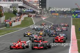 13.05.2007 Barcelona, Spain,  Start, Felipe Massa (BRA), Scuderia Ferrari, F2007, Fernando Alonso (ESP), McLaren Mercedes, MP4-22, Lewis Hamilton (GBR), McLaren Mercedes, MP4-22, Kimi Raikkonen (FIN), Räikkönen, Scuderia Ferrari, F2007 - Formula 1 World Championship, Rd 4, Spanish Grand Prix, Sunday Race