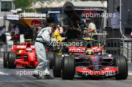 12.05.2007 Barcelona, Spain,  Lewis Hamilton (GBR), McLaren Mercedes, MP4-22 and Kimi Raikkonen (FIN), Räikkönen, Scuderia Ferrari, F2007 - Formula 1 World Championship, Rd 4, Spanish Grand Prix, Saturday Qualifying