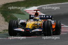 12.05.2007 Barcelona, Spain,  Giancarlo Fisichella (ITA), Renault F1 Team, R27 - Formula 1 World Championship, Rd 4, Spanish Grand Prix, Saturday Qualifying