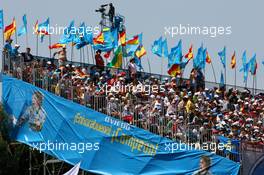 12.05.2007 Barcelona, Spain,  Fernando Alonso (ESP), McLaren Mercedes, fans - Formula 1 World Championship, Rd 4, Spanish Grand Prix, Saturday Qualifying