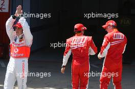 12.05.2007 Barcelona, Spain,  Fernando Alonso (ESP), McLaren Mercedes claps to the crowd while Felipe Massa (BRA), Scuderia Ferrari and Kimi Raikkonen (FIN), Räikkönen, Scuderia Ferrari walk away - Formula 1 World Championship, Rd 4, Spanish Grand Prix, Saturday Qualifying