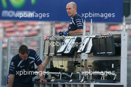 10.05.2007 Barcelona, Spain,  Williams F1 Team, setup - Formula 1 World Championship, Rd 4, Spanish Grand Prix, Thursday