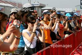 10.05.2007 Barcelona, Spain,  Fans in the pitlane - Formula 1 World Championship, Rd 4, Spanish Grand Prix, Thursday