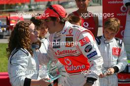 10.05.2007 Barcelona, Spain,  Fernando Alonso (ESP), McLaren Mercedes, with young Go-Karters - Vodafone Spain Go-Karting Challenge with Fernando Alonso (ESP), McLaren Mercedes - Formula 1 World Championship, Rd 4, Spanish Grand Prix, Thursday