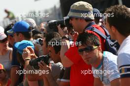 10.05.2007 Barcelona, Spain,  Fans in the pitlane - Formula 1 World Championship, Rd 4, Spanish Grand Prix, Thursday