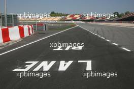 10.05.2007 Barcelona, Spain,  Pit Entrance - Formula 1 World Championship, Rd 4, Spanish Grand Prix, Thursday