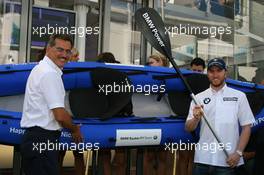 10.05.2007 Barcelona, Spain,  Nick Heidfeld (GER), BMW Sauber F1 Team, celebrates his Birthday with the team - Formula 1 World Championship, Rd 4, Spanish Grand Prix, Thursday