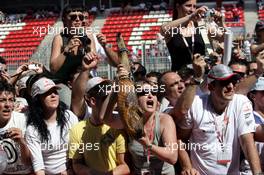 10.05.2007 Barcelona, Spain,  Fans in the pitlane - Formula 1 World Championship, Rd 4, Spanish Grand Prix, Thursday