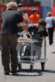 10.05.2007 Barcelona, Spain,  A Cameraman in a trolly - Formula 1 World Championship, Rd 4, Spanish Grand Prix, Thursday