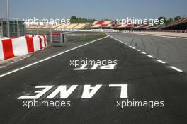 10.05.2007 Barcelona, Spain,  Pitlane entrance - Formula 1 World Championship, Rd 4, Spanish Grand Prix, Thursday