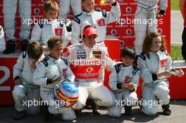 10.05.2007 Barcelona, Spain,  Fernando Alonso (ESP), McLaren Mercedes with young Go-karters - Vodafone Spain Go-Karting Challenge with Fernando Alonso (ESP), McLaren Mercedes - Formula 1 World Championship, Rd 4, Spanish Grand Prix, Thursday