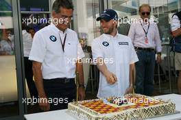 10.05.2007 Barcelona, Spain,  Nick Heidfeld (GER), BMW Sauber F1 Team, celebrates his Birthday with the team - Formula 1 World Championship, Rd 4, Spanish Grand Prix, Thursday