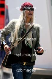 10.05.2007 Barcelona, Spain,  A lady in the paddock - Formula 1 World Championship, Rd 4, Spanish Grand Prix, Thursday