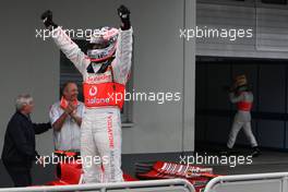 22.07.2007 Nürburg, Germany,  Fernando Alonso (ESP), McLaren Mercedes, in the back Lewis Hamilton (GBR), McLaren Mercedes - Formula 1 World Championship, Rd 10, European Grand Prix, Sunday Podium