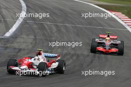 22.07.2007 Nürburg, Germany,  Jarno Trulli (ITA), Toyota Racing, TF107 and Lewis Hamilton (GBR), McLaren Mercedes, MP4-22 - Formula 1 World Championship, Rd 10, European Grand Prix, Sunday Race