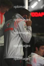 21.07.2007 Nürburg, Germany,  Lewis Hamilton (GBR), McLaren Mercedes, returns to the circuit and checks his car after receiving a CT Scan in hospital - Formula 1 World Championship, Rd 10, European Grand Prix, Saturday