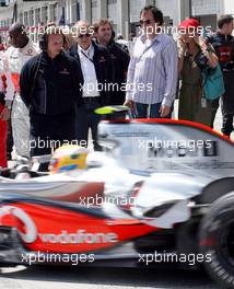 22.07.2007 Nürburg, Germany,  Quentin Tarantino (USA), American Film Director, watches Lewis Hamilton (GBR), McLaren Mercedes leave the garage  - Formula 1 World Championship, Rd 10, European Grand Prix, Sunday