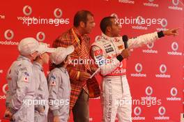 19.07.2007 Nürburg, Germany,  Lewis Hamilton (GBR), McLaren Mercedes and Kai Ebel (GER), (RTL TV) with young Karters, Vodafone Karting Event - Formula 1 World Championship, Rd 10, European Grand Prix, Thursday