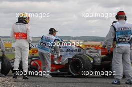 29.06.2007 Magny-Cours, France,  Technical problems at the McLaren of Lewis Hamilton (GBR), McLaren Mercedes- Formula 1 World Championship, Rd 8, French Grand Prix, Friday Practice