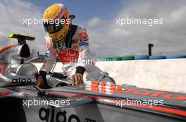 29.06.2007 Magny-Cours, France,  Technical problems at the McLaren of Lewis Hamilton (GBR), McLaren Mercedes - Formula 1 World Championship, Rd 8, French Grand Prix, Friday Practice
