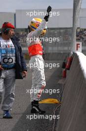 29.06.2007 Magny-Cours, France,  Technical problems at the McLaren of Lewis Hamilton (GBR), McLaren Mercedes- Formula 1 World Championship, Rd 8, French Grand Prix, Friday Practice