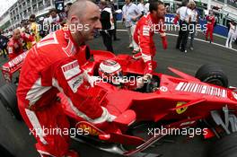 01.07.2007 Magny-Cours, France,  Kimi Raikkonen (FIN), Räikkönen, Scuderia Ferrari - Formula 1 World Championship, Rd 8, French Grand Prix, Sunday Pre-Race Grid
