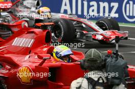 01.07.2007 Magny-Cours, France,  Felipe Massa (BRA), Scuderia Ferrari, Lewis Hamilton (GBR), McLaren Mercedes - Formula 1 World Championship, Rd 8, French Grand Prix, Sunday Pre-Race Grid