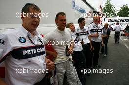 01.07.2007 Magny-Cours, France,  BMW Sauber F1 Team enjoy a beer after the race - Formula 1 World Championship, Rd 8, French Grand Prix, Sunday Podium