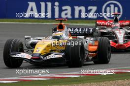 01.07.2007 Magny-Cours, France,  Giancarlo Fisichella (ITA), Renault F1 Team, Fernando Alonso (ESP), McLaren Mercedes - Formula 1 World Championship, Rd 8, French Grand Prix, Sunday Race