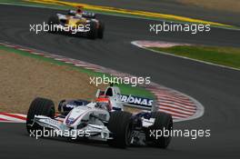 01.07.2007 Magny-Cours, France,  Robert Kubica (POL), BMW Sauber F1 Team, F1.07 and Giancarlo Fisichella (ITA), Renault F1 Team, R27 - Formula 1 World Championship, Rd 8, French Grand Prix, Sunday Race
