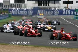 01.07.2007 Magny-Cours, France,  Start of the race - Formula 1 World Championship, Rd 8, French Grand Prix, Sunday Race