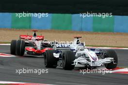01.07.2007 Magny-Cours, France,  Nick Heidfeld (GER), BMW Sauber F1 Team, leads Fernando Alonso (ESP), McLaren Mercedes - Formula 1 World Championship, Rd 8, French Grand Prix, Sunday Race
