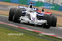 01.07.2007 Magny-Cours, France,  Nick Heidfeld (GER), BMW Sauber F1 Team, leads Fernando Alonso (ESP), McLaren Mercedes - Formula 1 World Championship, Rd 8, French Grand Prix, Sunday Race