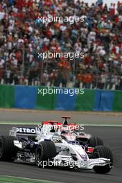 01.07.2007 Magny-Cours, France,  Nick Heidfeld (GER), BMW Sauber F1 Team, Fernando Alonso (ESP), McLaren Mercedes - Formula 1 World Championship, Rd 8, French Grand Prix, Sunday Race