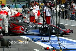 30.06.2007 Magny-Cours, France,  Fernando Alonso (ESP), McLaren Mercedes stops during the qualifying because of technical problem  - Formula 1 World Championship, Rd 8, French Grand Prix, Saturday Qualifying