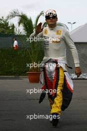30.06.2007 Magny-Cours, France,  Giancarlo Fisichella (ITA), Renault F1 Team - Formula 1 World Championship, Rd 8, French Grand Prix, Saturday